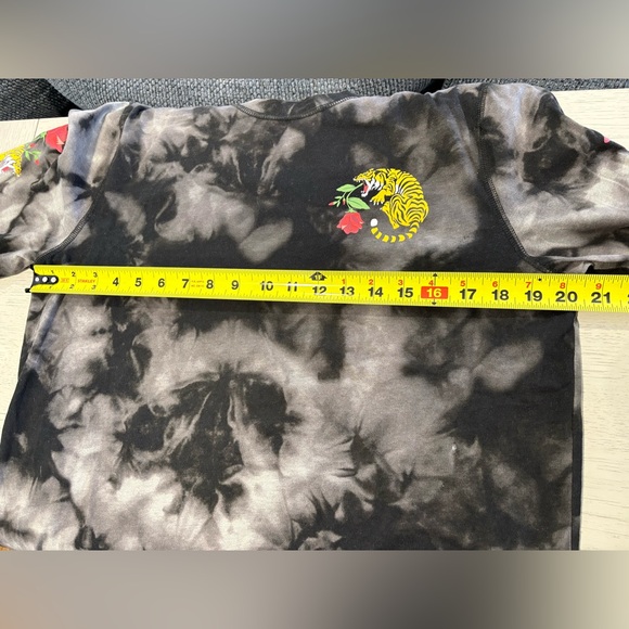 Hollister Black and Gray Curved Hem Tee - Picture 6 of 10